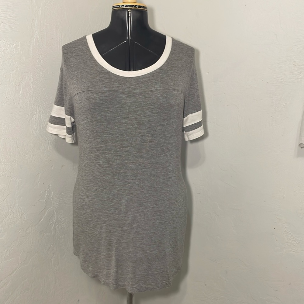 Kristin Nicole Grey and White Jersey Comfort Fit Short Sleeve Shirt